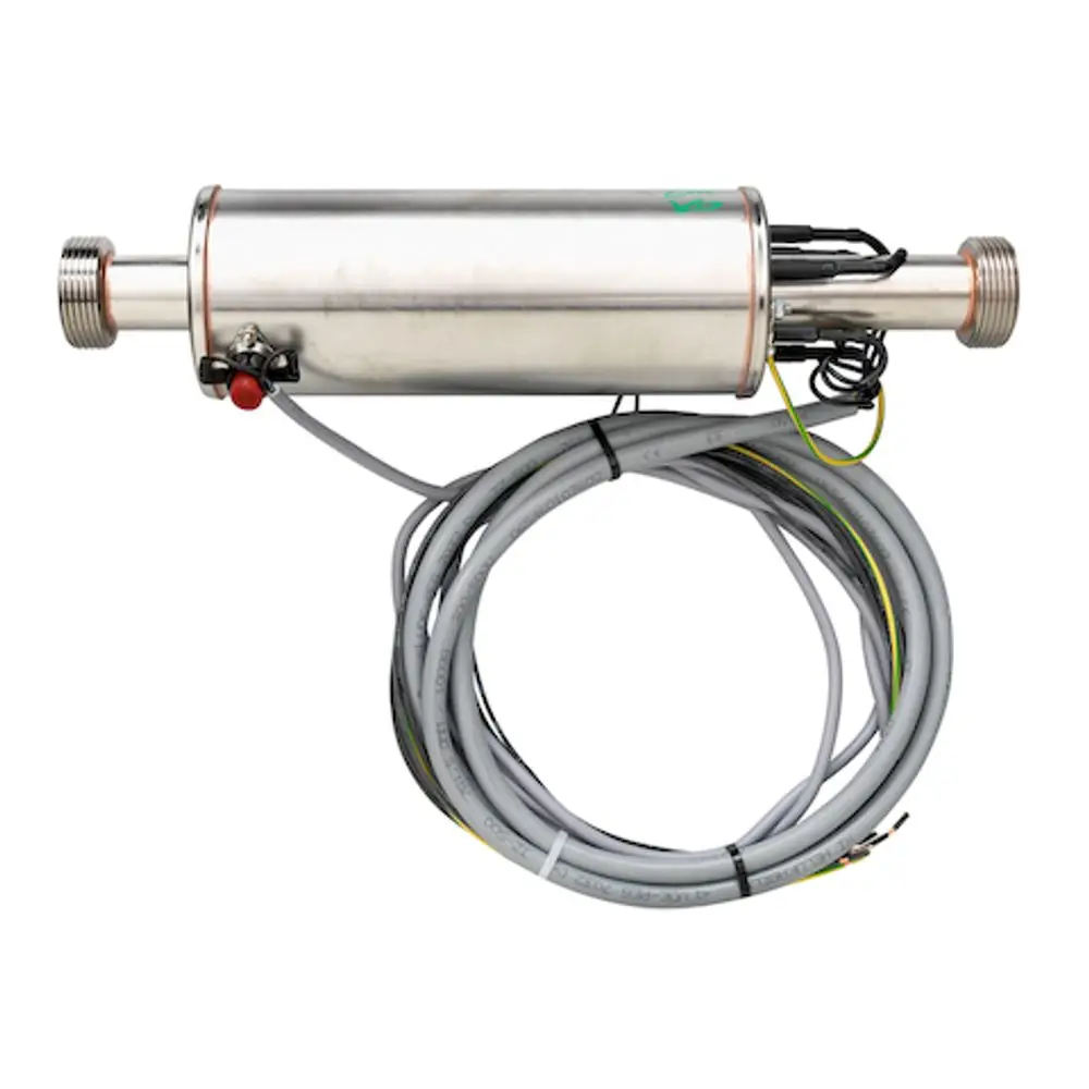 Roth Durchlauferhitzer mit robuster Metallausführung und Kabeln, bereit zur Installation. Kompakte Bauform für effiziente Warmwasserbereitung.